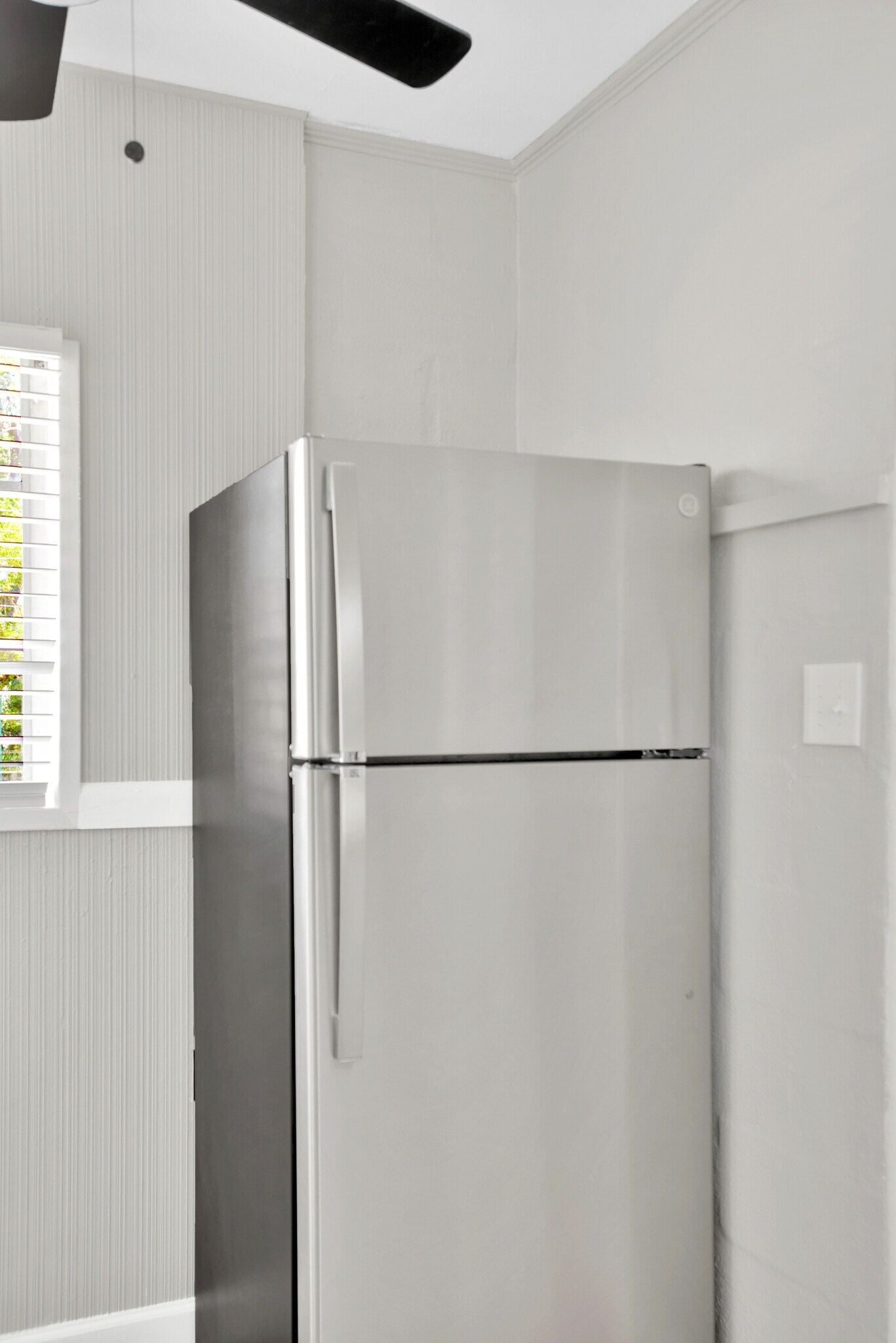 Building Photo - 310 S Mars Ave