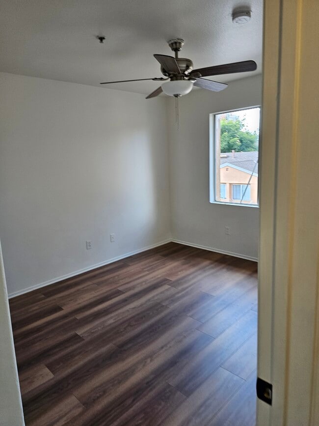 Building Photo - 1050 Harbor Heights Dr