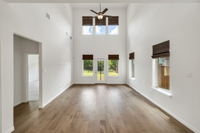 Building Photo - 3100 Greenbriar Dr