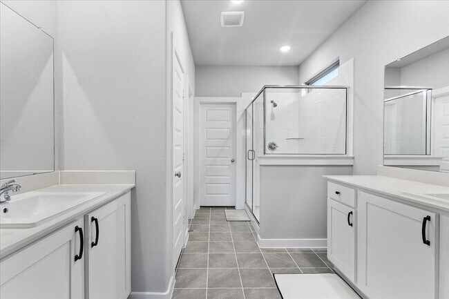 Building Photo - 608 Cottage Wood Dr