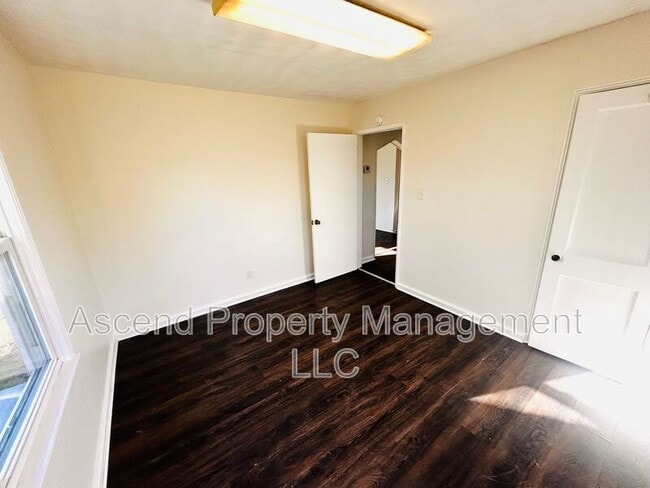 Building Photo - 4909 Cameron Ln