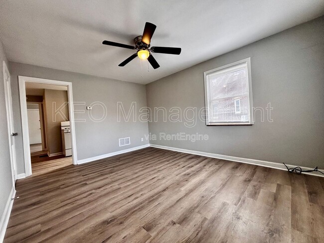 Building Photo - 235 E Xenia Dr