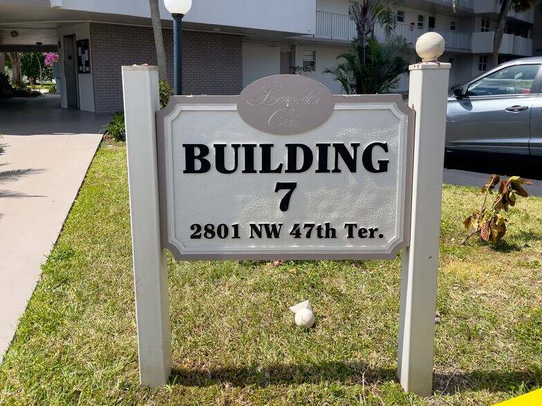 Building Photo - 2801 NW 47th Ter