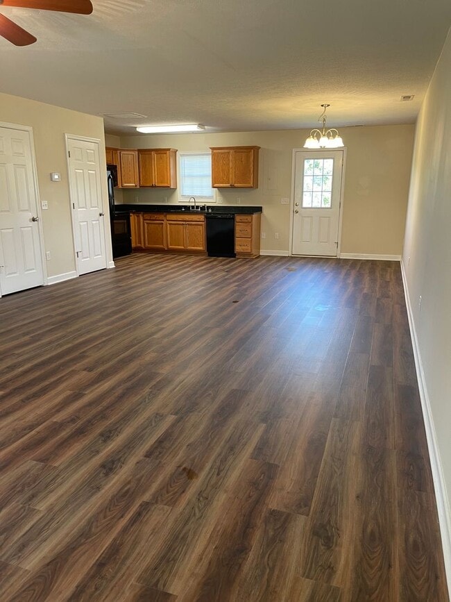 Building Photo - 3 Bedroom, 2.5 Bath Townhouse for Rent