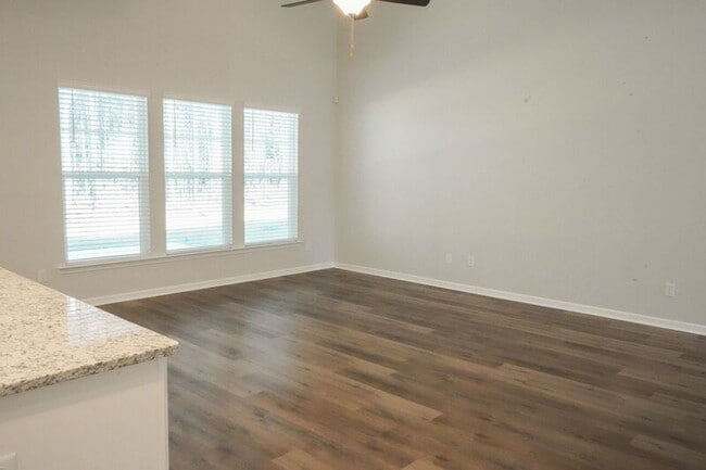 Building Photo - 142 Brookline Dr