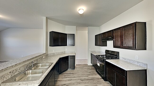 Building Photo - Very Nice 3 Bedroom 2 Bath Home in Yukon Schools