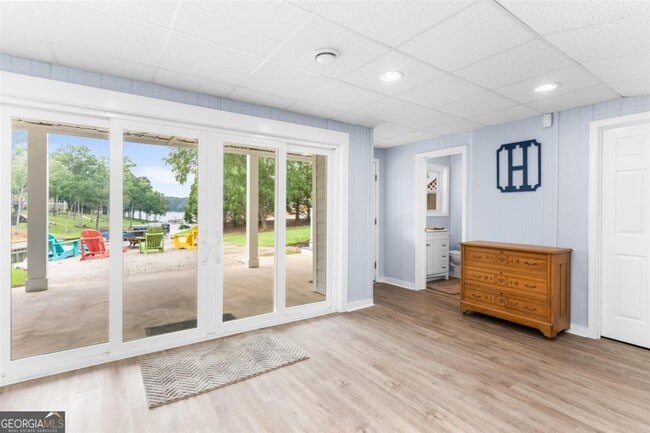 Building Photo - 1060 Old Rock Rd