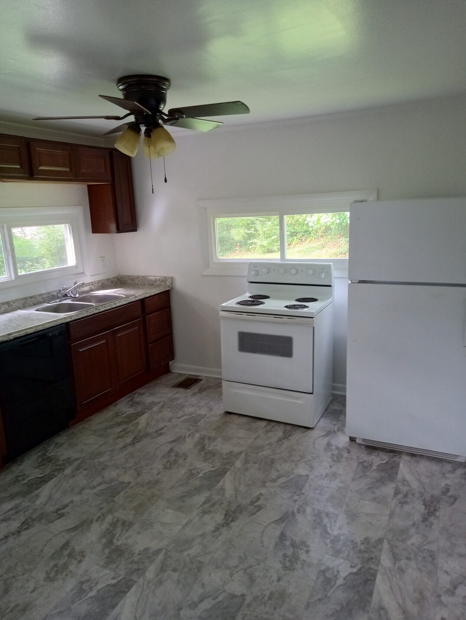 Building Photo - 4126 Apex Dr
