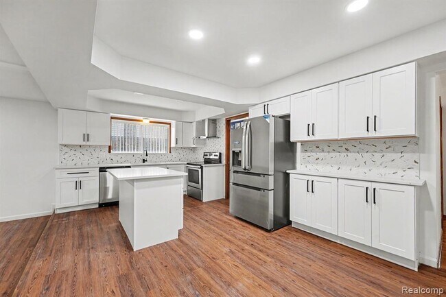 Building Photo - 35656 Saxony Dr