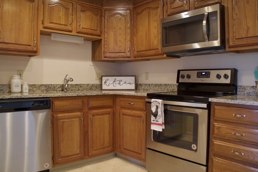 Bayview Luxury Apartments 4380 N Main St Fall River MA 02720