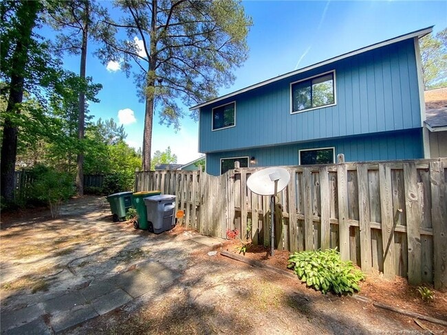 Building Photo - 207 Charmant Rd