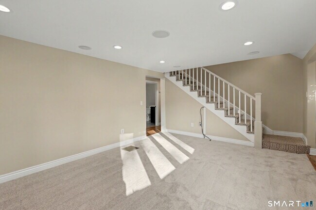 Building Photo - 142 N Taylor Ave