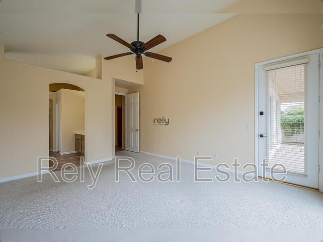 Building Photo - 4605 N Clear Creek Dr