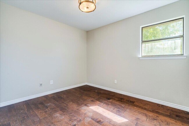 Building Photo - 1411 Norwalk Ln