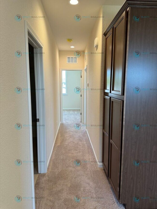 Building Photo - Half month FREE!!! Luxury and Convenience: Fully Equipped 3-Bedroom 2.5 Bathroom 2 car garage Con...