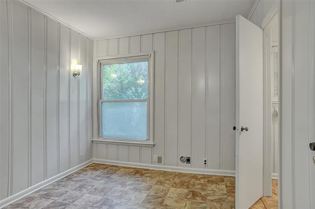 Building Photo - 411 W Taylor St