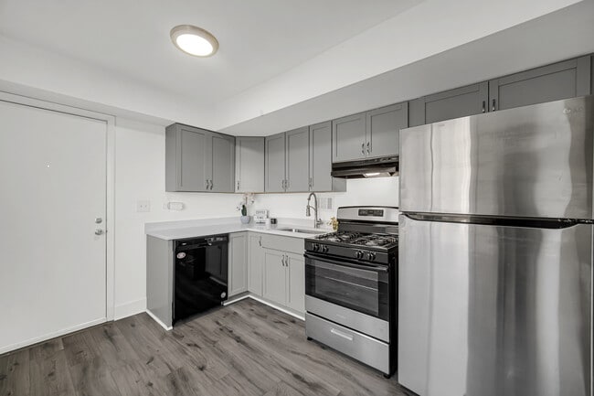 Building Photo - 31 Wellington Ave