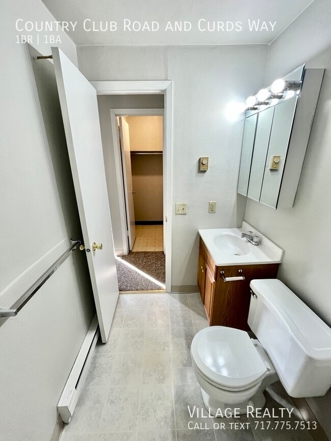 Building Photo - 671 Country Club Rd