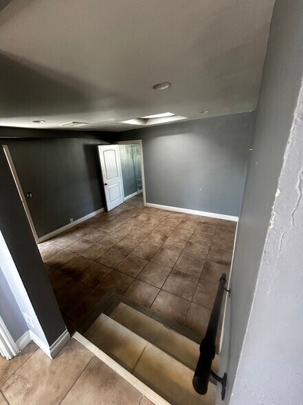 Building Photo - 5970 Pepperwood Ave