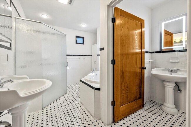 Building Photo - 6421 6th Ave N