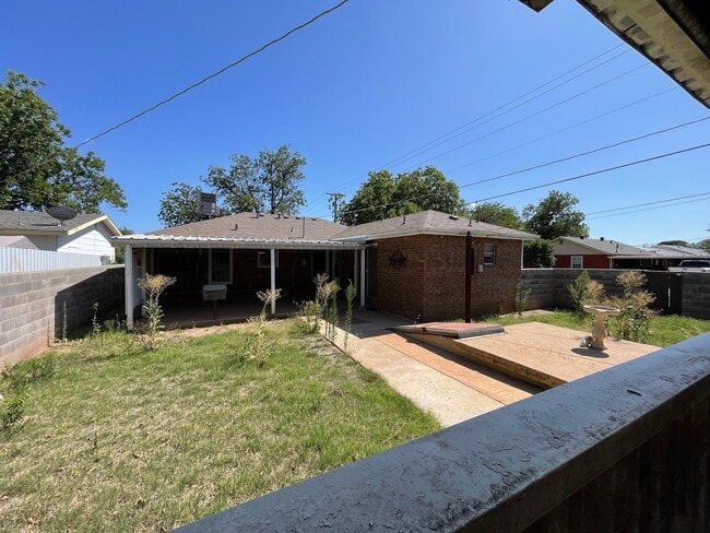 Building Photo - Cozy 3-Bed, 2-Bath Retreat in Serene Neigh...