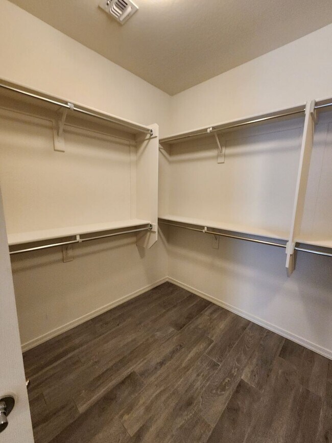 Building Photo - ALORAVITA 4 Bedroom 3.5 Bath