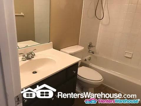 Building Photo - 4 Bed 3 Bath Home For Rent In Olathe!