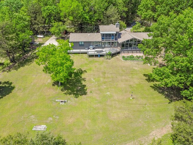 Building Photo - 13014 Schoolhouse Dr