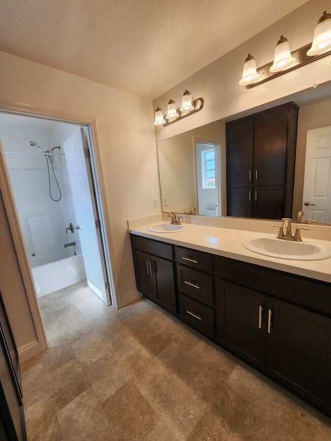 Building Photo - 231 Ninos Dr