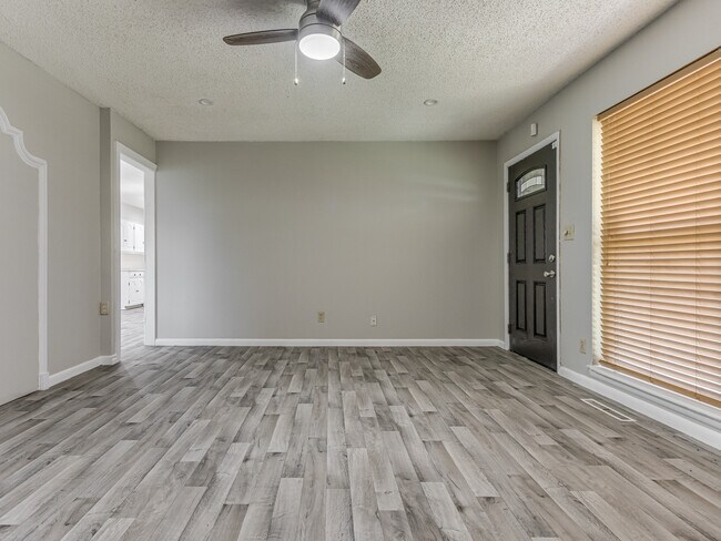 Building Photo - 2104 SW 68th St