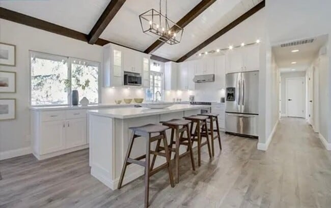 Building Photo - Spacious Single Family Home