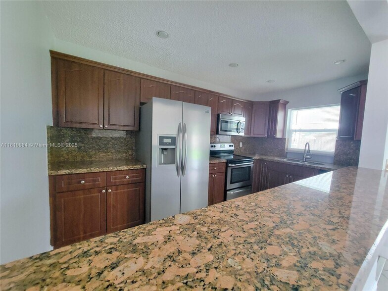 Building Photo - 1814 Oakmount Dr