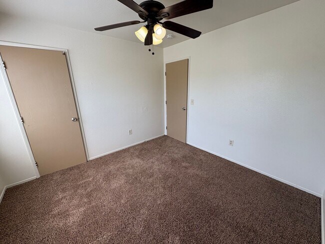 Building Photo - NW Visalia home available in a great neighborhood! available soon