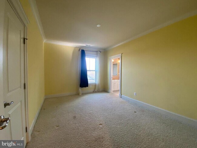 Building Photo - 2163 Potomac River Blvd