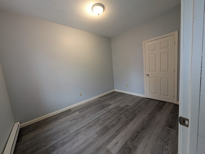 Building Photo - 56 Elm St