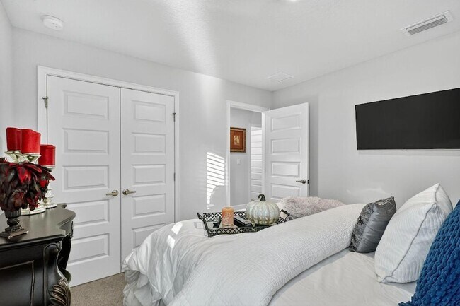 Building Photo - 8652 Waterstone Blvd