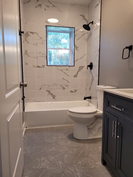 Building Photo - 519 W 65th Pl