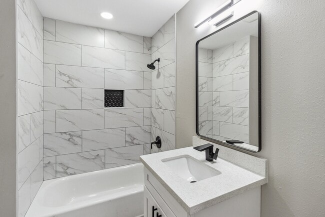 Building Photo - 1000 W Thomas Ave