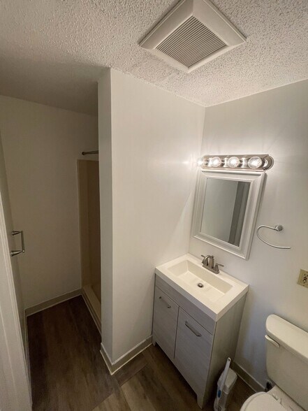 Building Photo - 15 Bower Rd