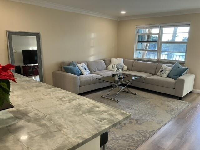 Building Photo - 801 NE 18th Ct