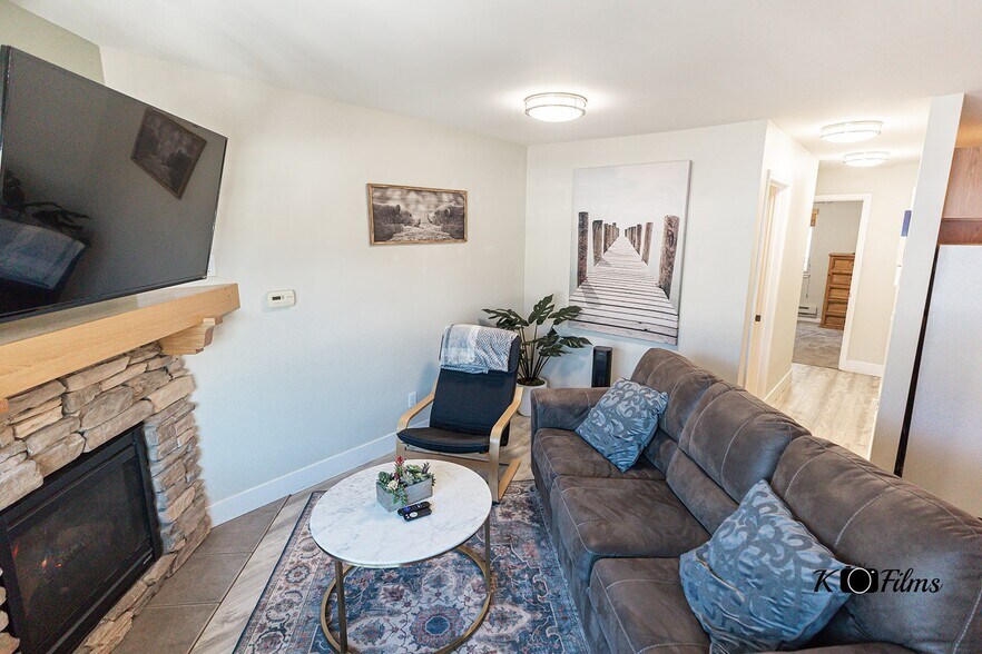 Building Photo - 360 Galaxy Ln