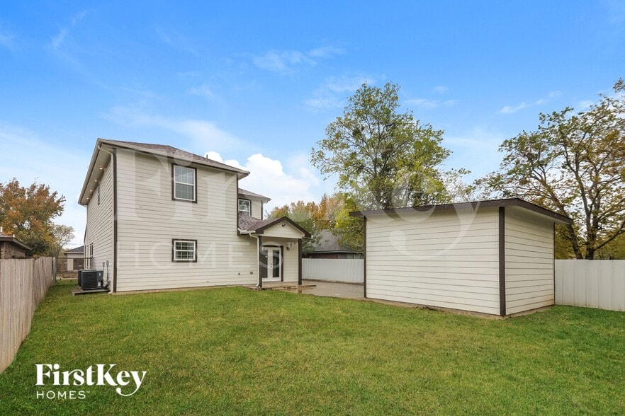 Building Photo - 4030 Vineyard Dr