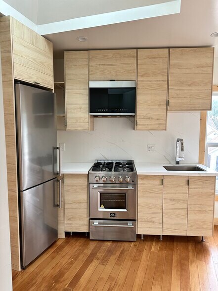 Building Photo - 1615 Shell Ave