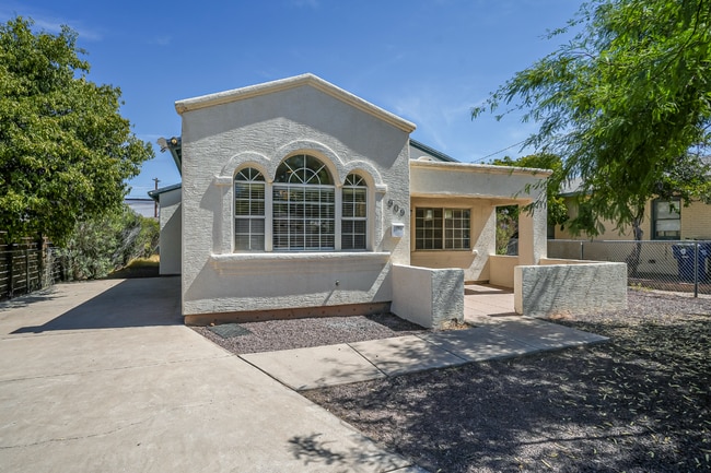 Building Photo - 909 E Drachman St