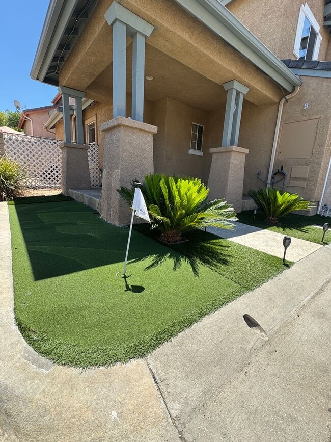 Building Photo - Remodeled 3 bedroom townhome in Simi Valley