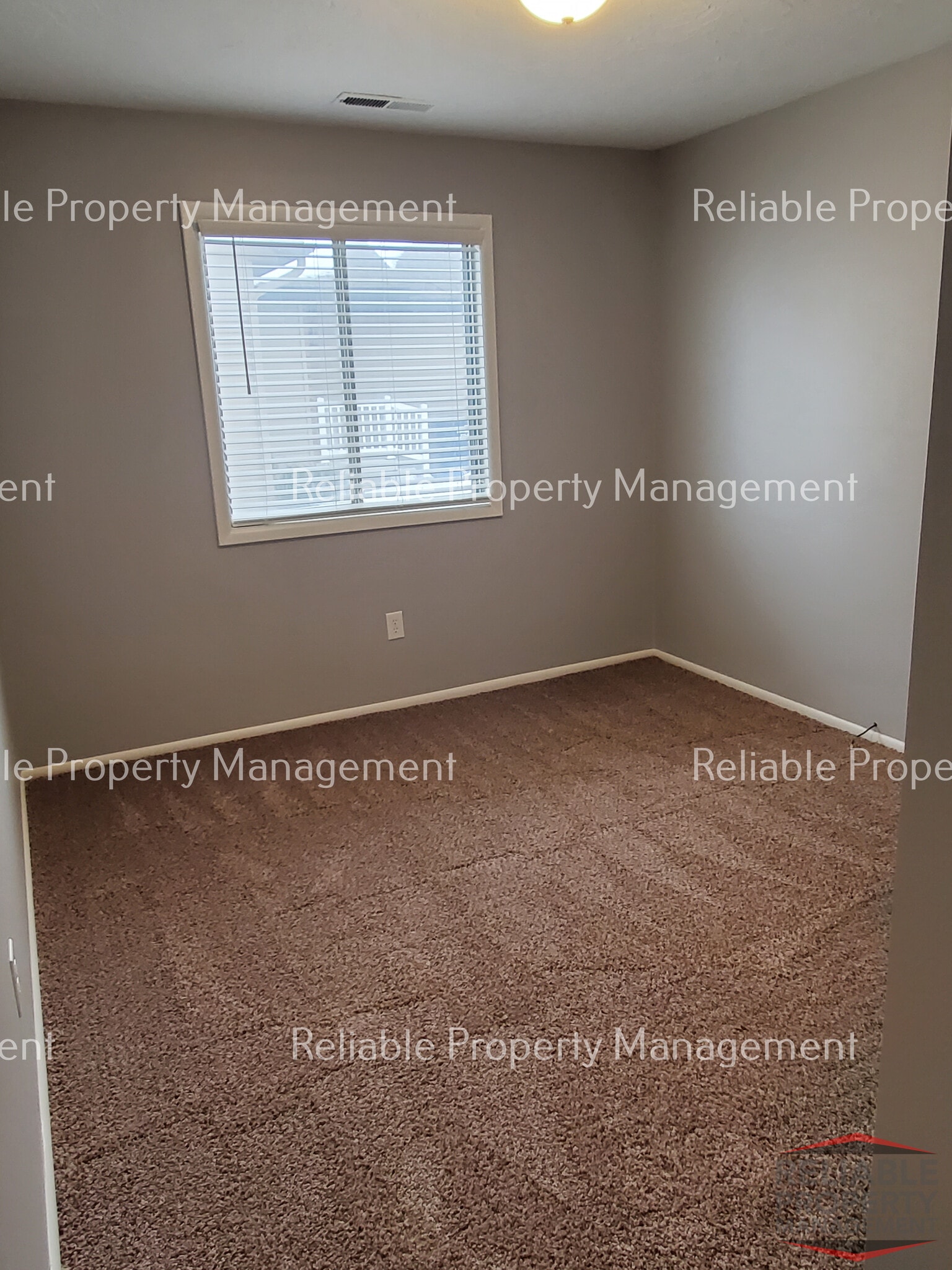 Building Photo - 209 S Adam Ln
