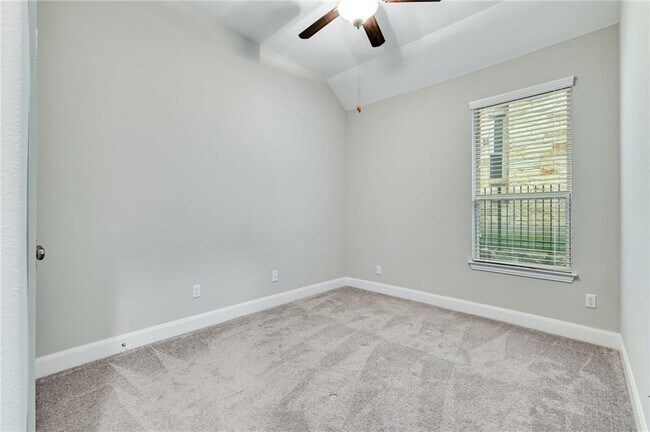 Building Photo - 204 Maxwell Way