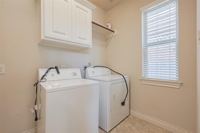 Building Photo - 27906 Colonial Point Dr