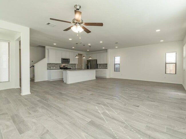 Building Photo - 9113 Garnet Dr
