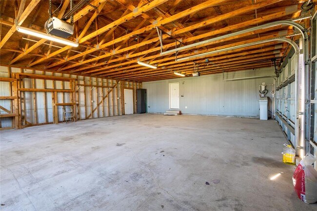 Building Photo - 330 Cross Ln
